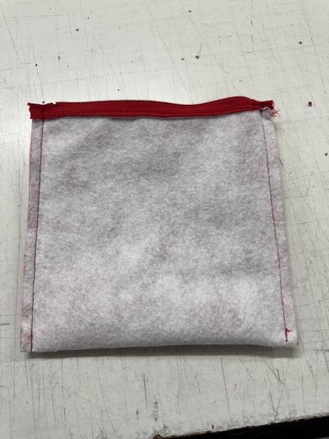 Confection de pochettes sur mesure en simili-cuir avec fermeture éclair pour les papiers de véhicule de transport nà Montpellier dans l'Herault