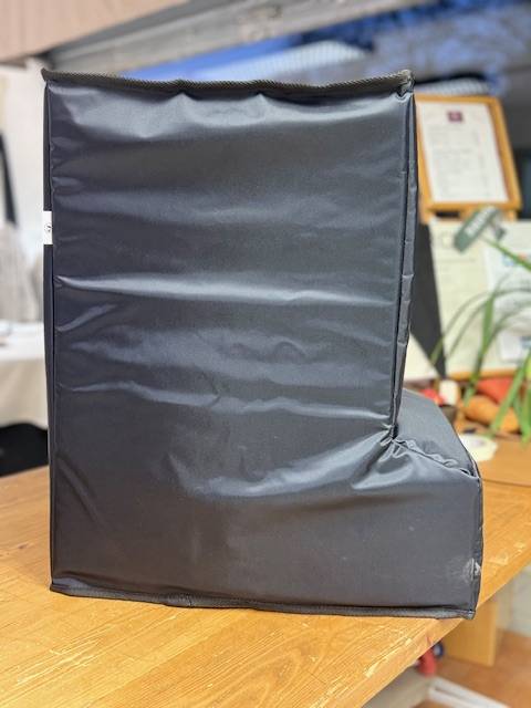 Confection de housses de transport sur mesure pour des bornes Photos Selfies Photo Booth, pour la société Animaphot de Marsillargues dans l' Hérault 