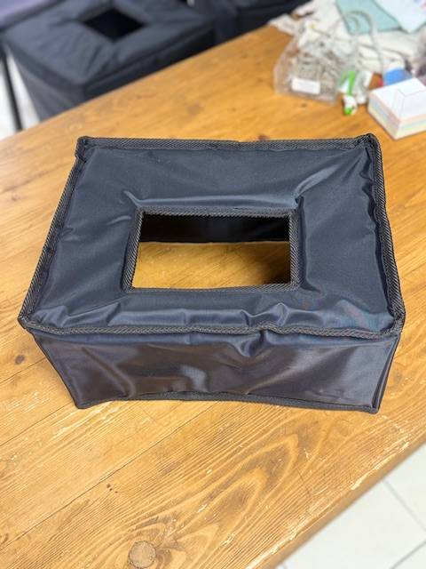 Confection de housses de transport sur mesure pour des bornes Photos Selfies Photo Booth, pour la société Animaphot de Marsillargues dans l' Hérault 