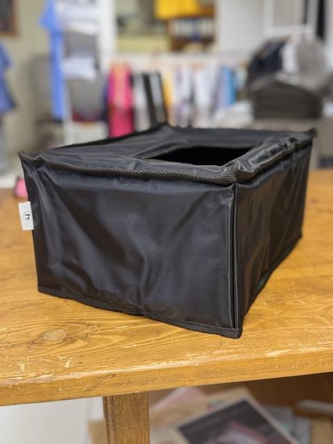 Confection de housses de transport sur mesure pour des bornes Photos Selfies Photo Booth, pour la société Animaphot de Marsillargues dans l' Hérault 