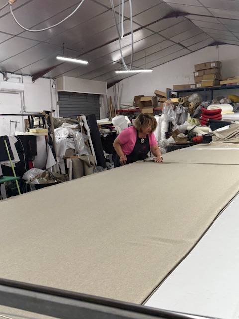 Jetés de Lit Personnalisés, Anti-Feu et Faits Main pour Hôtels :  Avignon