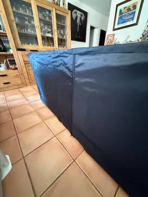 Billard d'exception, protection sur mesure : Housse zippée anti-intempéries à Aimargues.