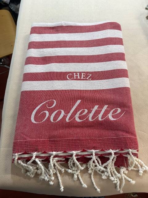 Foutas Personnalisées : L'Élégance de Votre Restaurant de Plage à La Grande-Motte