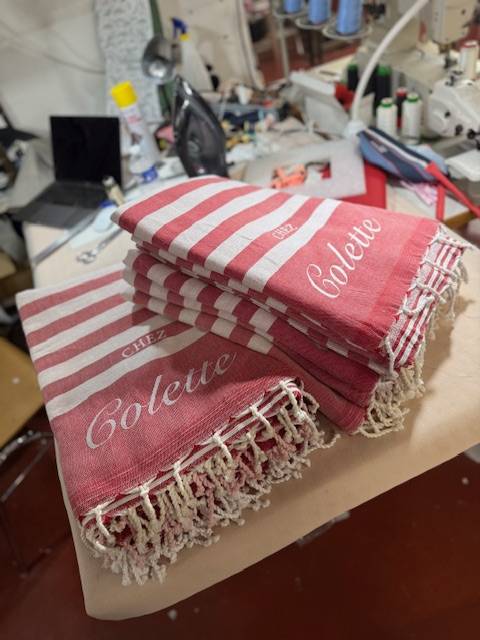 Sublimez Votre Restaurant avec des Foutas Brodés : La Grande-Motte côté plage