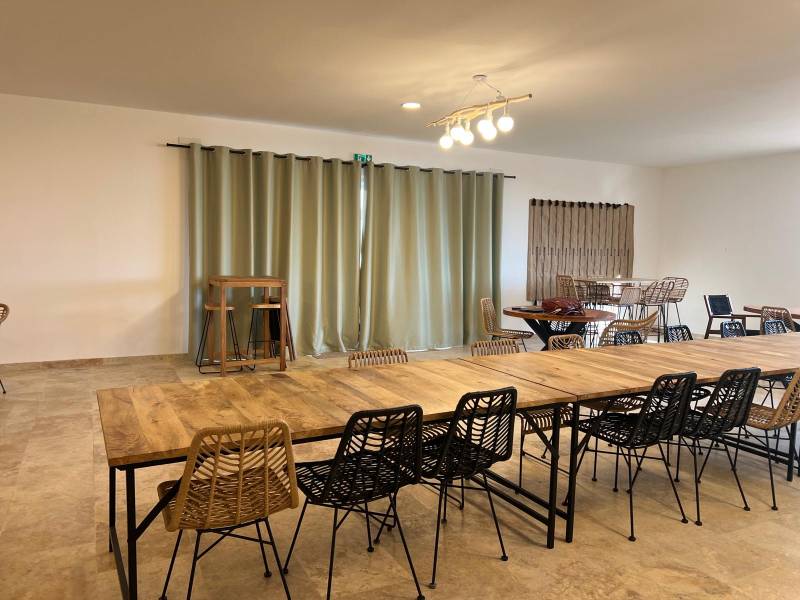 Confection textile non-feu M1 : vos rideaux à œillets personnalisés au Domaine du Sauvage (13).