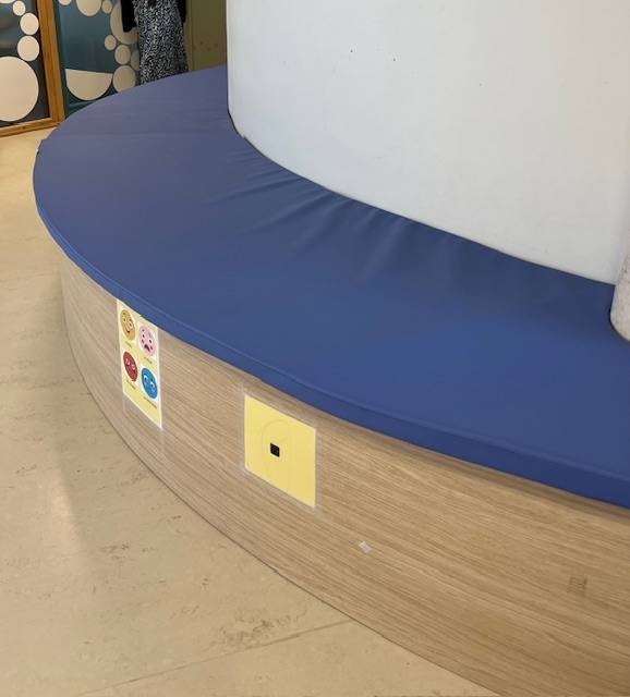 Des espaces flexibles pour les crèches : Nos banquettes en 7 parties s'adaptent à vos besoins.