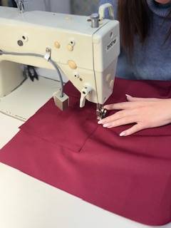 Confection de tuniques, blouses et pantalons sur mesure pour le secteur médical pour une boutique en ligne située à Nîmes dans le Gard