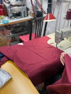 Confection de tuniques, blouses et pantalons sur mesure pour le secteur médical pour une boutique en ligne située à Nîmes dans le Gard