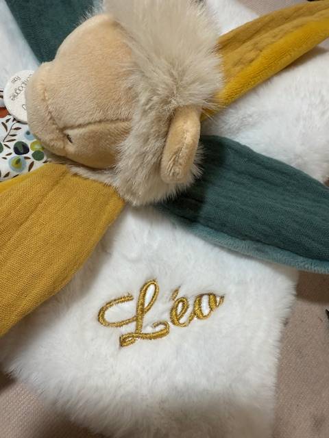 Doudou Personnalisé à Lunel : La Broderie qui Fait la Différence