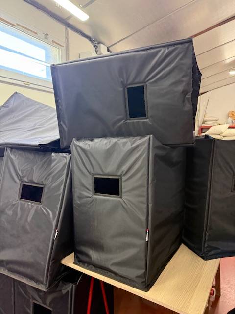 Housses techniques sur mesure pour bornes photo et événementiel dans l'Hérault