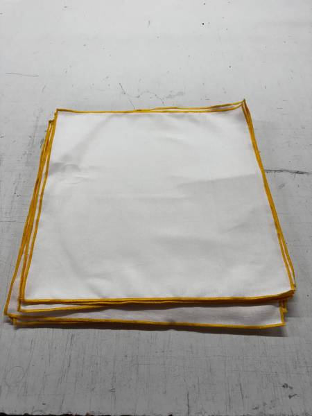 confection des serviettes de table à Saint-Laurent d'Aigouze: Dans les coulisses d'Ici Tout Commence