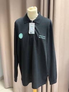 Broderies personnalisées du logo et du nom de la pharmacie du Vidourle sur des vêtements professionnels à Lunel dans l'Hérault