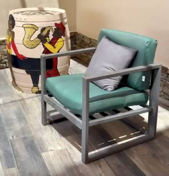 Housses de coussins sur mesure pour extérieur : Parfaitement adaptées à un salon de jardin, avec tissu déperlant et fermeture éclair, à Saint-Brès (Hérault).