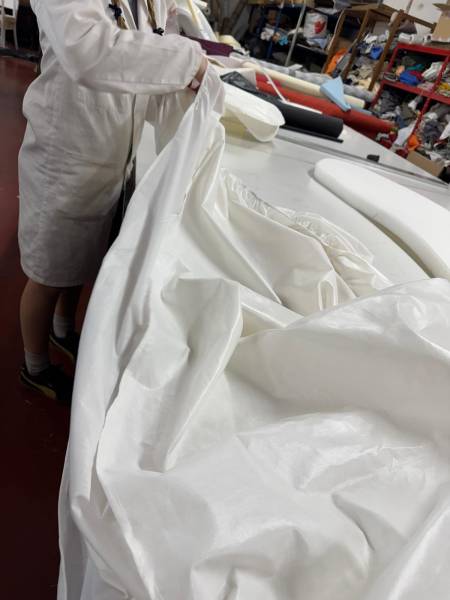 Vos protège-matelas bateau sur mesure, du coton à la pose : L'Hérault en mer