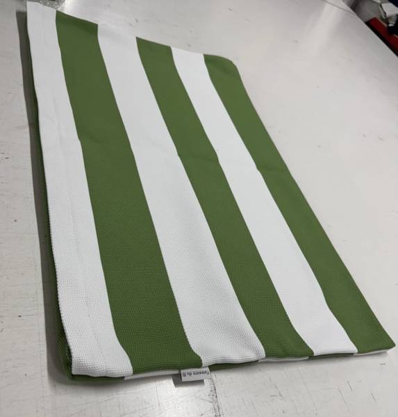 Savoir-faire local au service de la décoration : Housses de matelas et coussins sur mesure pour une décoratrice d'intérieur de l'Hérault.