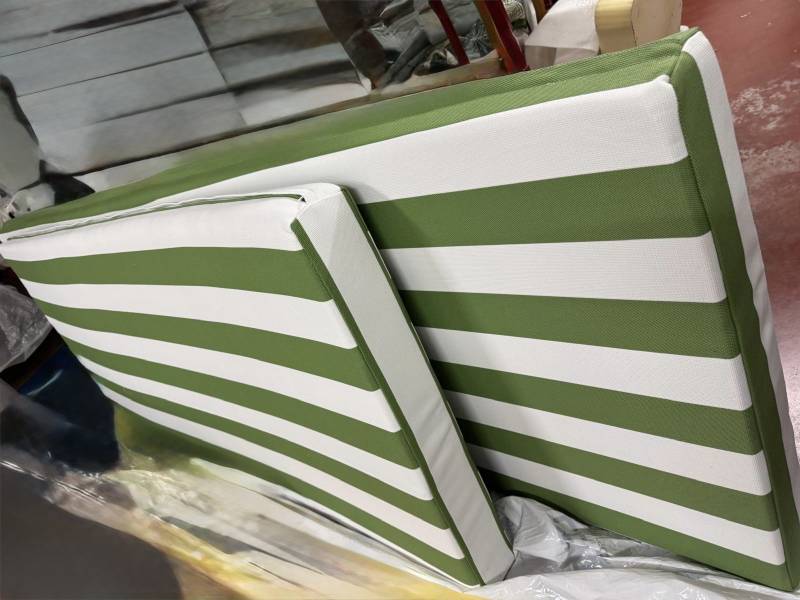 Des housses de coussins et matelas sur mesure : Le choix des professionnels pour des créations avec fermeture éclair à La Grande-Motte (Hérault).