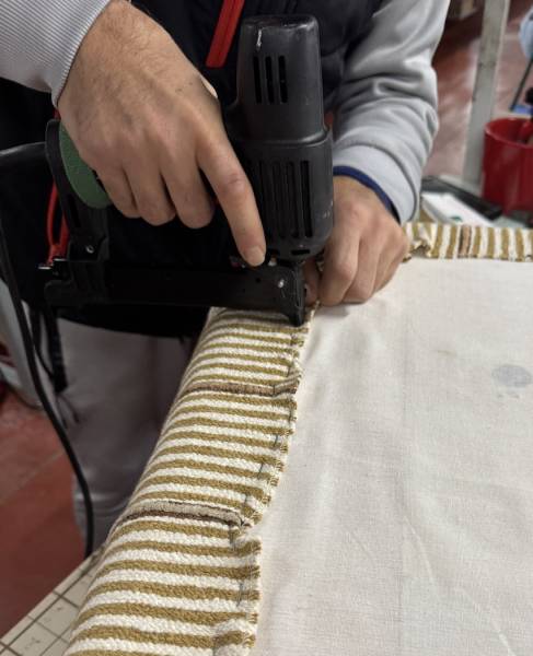 Tapissier décorateur La Grande-Motte : Housses de coussin personnalisées avec finitions éclair