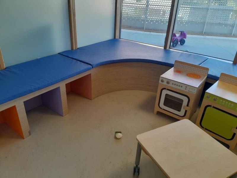 Sécurité et adaptabilité : Découvrez nos banquettes scratchées pour la petite enfance à Montpellier.