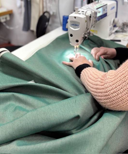 Rénovation de mobilier de plage à La Grande-Motte : remplacement de tissu pour balancelles de paillotes dans l'Hérault