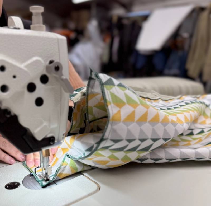 Spécialiste du remplacement de tissu pour balancelles de paillote à La Grande-Motte : confort et durabilité pour votre mobilier extérieur