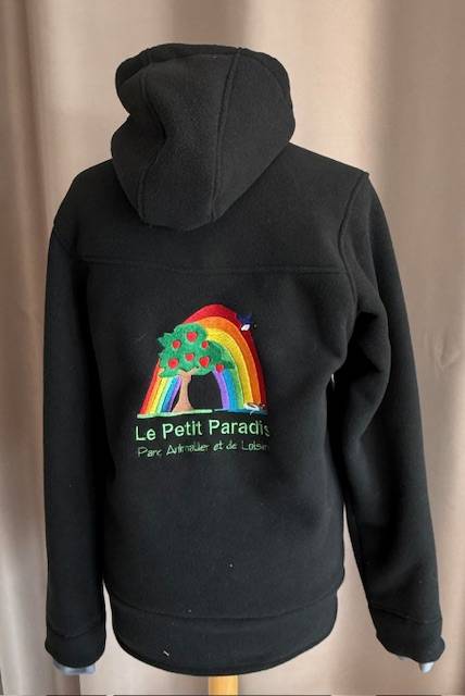 Broderies personnalisées d'un logo sur des vestes pour un parc animalier et de loisirs de Vendargues dans l'Héraultr