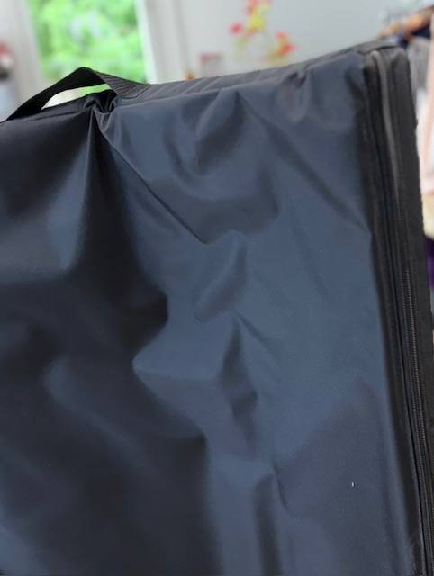 Protection optimale pour vos plaques de Plexiglas : housses sur mesure avec renforts antichoc à Lattes